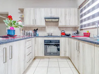 2 Bedroom Apartment To Rent in Roodepoort - X5nt.webp