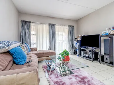 2 Bedroom Apartment To Rent in Roodepoort - jB5o.webp