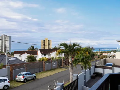 6 Bedroom House For Sale in Durban North - img