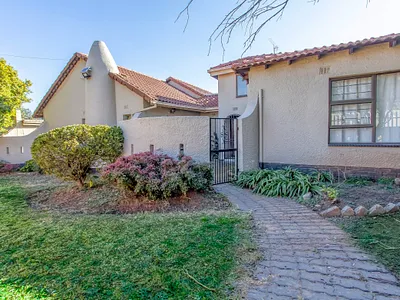 4 Bedroom House To Rent in Roodepoort - rLJ4.webp