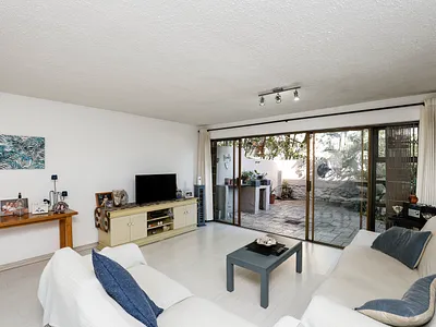3 Bedroom Apartment For Sale in Durban - XYgV.webp