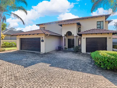 4 Bedroom Townhouse For Sale in Roodepoort - 6Ony.webp