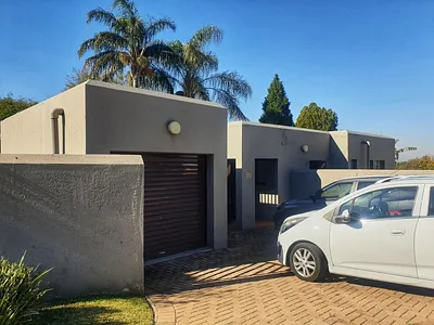 2 Bedroom Townhouse To Rent in Randburg - rhKS.webp