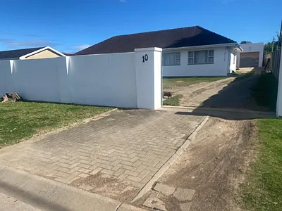 3 Bedroom House For Sale in East London - nEdC.webp