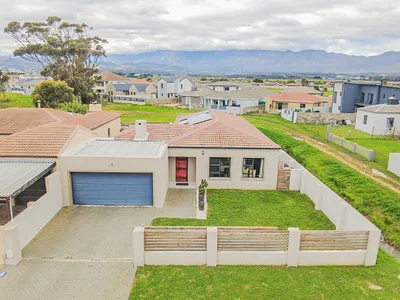 3 Bedroom House For Sale in Gordons Bay - 6jB1.webp