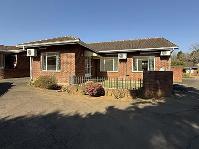 3 Bedroom Townhouse To Rent in Howick - rywU.webp
