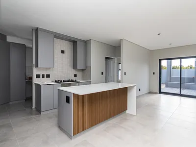 4 Bedroom House For Sale in Blouberg - ZFNh.webp