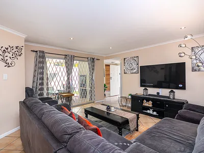 3 Bedroom House To Rent in Blouberg - Gp4h.webp
