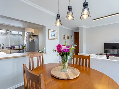2 Bedroom Apartment For Sale in Cape Town - img