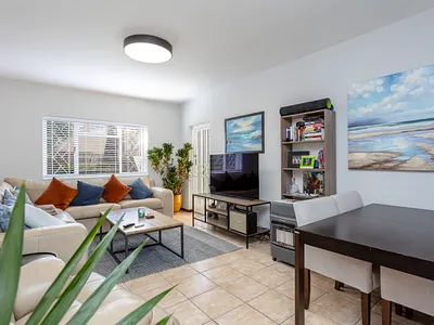 2 Bedroom Apartment For Sale in Cape Town - img