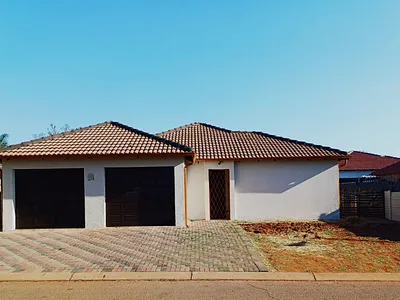 3 Bedroom House For Sale in Akasia - Akyc.webp