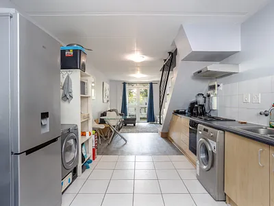 2 Bedroom Apartment For Sale in Cape Town - img