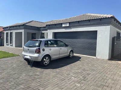 3 Bedroom House For Sale in Akasia - LKC6.webp