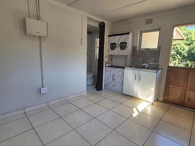 1 Bedroom Apartment To Rent in Durban - Fh9X.webp