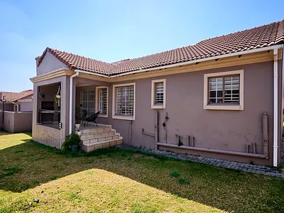 3 Bedroom Townhouse For Sale in Midrand - 6eut.webp