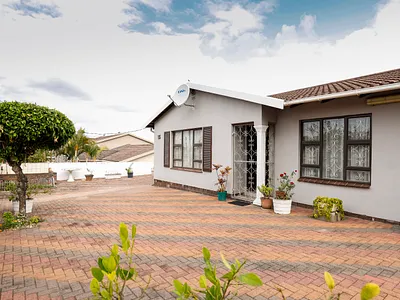 4 Bedroom House For Sale in Durban - 7bjo.webp