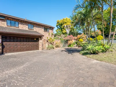 3 Bedroom Townhouse For Sale in Pinetown - xzrT.webp