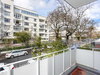 3 Bedroom Apartment To Rent in Cape Town - gRC4.webp