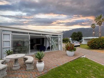 2 Bedroom House For Sale in Gordons Bay - 2fCl.webp