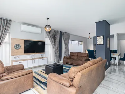 5 Bedroom House For Sale in Blouberg - 33qu.webp