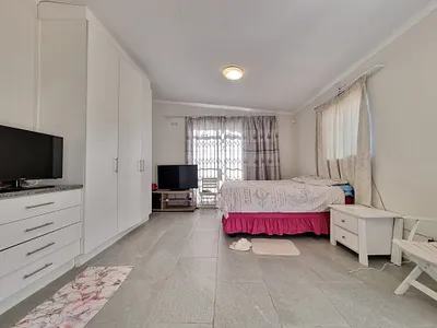 1 Bedroom Apartment To Rent in Johannesburg - Ee7o.webp