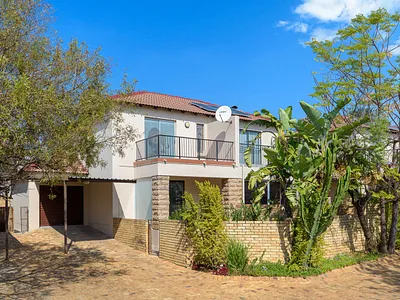 2 Bedroom Apartment To Rent in Randburg - yoIb.webp