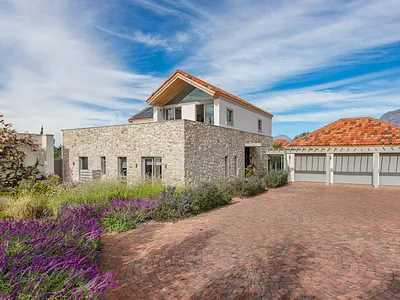 4 Bedroom House For Sale in Paarl - 1rzv.webp