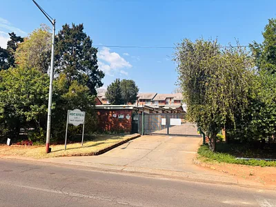 2 Bedroom Townhouse For Sale in Pretoria - ynoz.webp