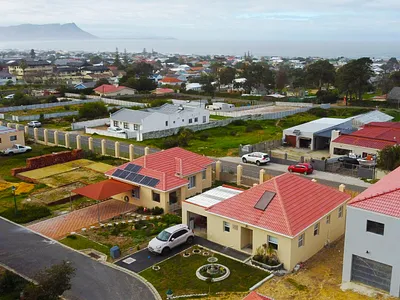 2 Bedroom House For Sale in Kleinmond - img