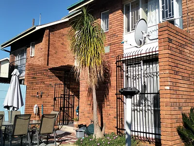 4 Bedroom Apartment For Sale in Pretoria - URi4.webp