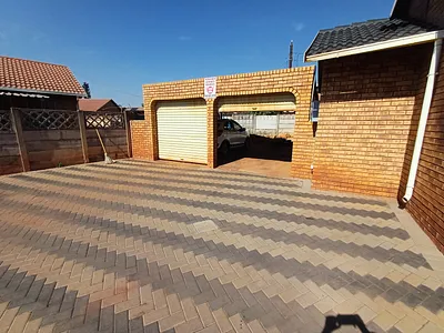 3 Bedroom House For Sale in Akasia - 9CMS.webp