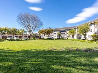 2 Bedroom Apartment For Sale in Cape Town - 1h8H.webp