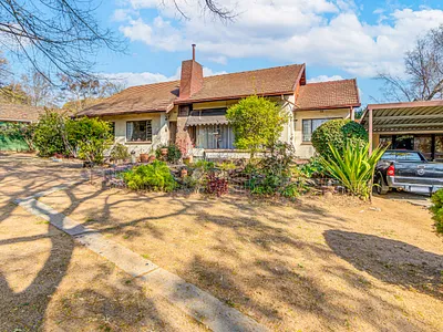 4 Bedroom House For Sale in Sandton - uP4Y.webp