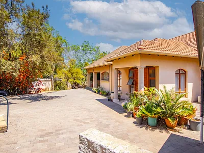 4 Bedroom House For Sale in Randburg - hN3M.webp