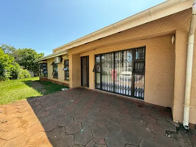 4 Bedroom House To Rent in Empangeni - img