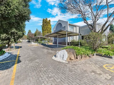 3 Bedroom Apartment For Sale in Sandton - 0uug.webp