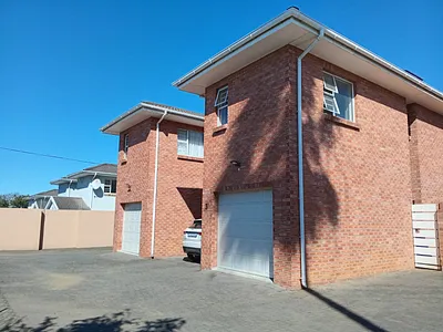 3 Bedroom Townhouse For Sale in East London - zSqV.webp