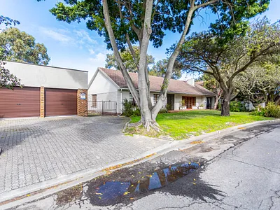 4 Bedroom House For Sale in Parow - tspe.webp