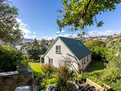 4 Bedroom House To Rent in Fish Hoek - piEP.webp