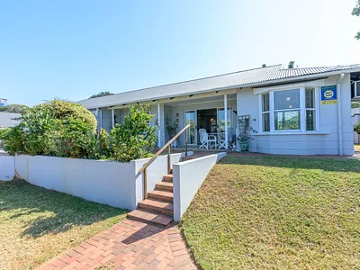 3 Bedroom Townhouse For Sale in Umhlanga - LY1q.webp