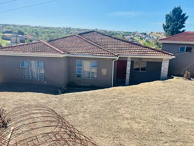 5 Bedroom House For Sale in East London - pDjW.webp