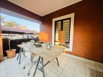 2 Bedroom Townhouse To Rent in Sandton - img