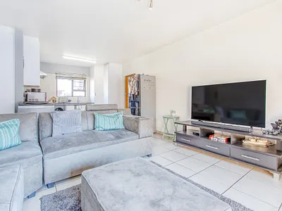 2 Bedroom Apartment For Sale in Roodepoort - rnKc.webp