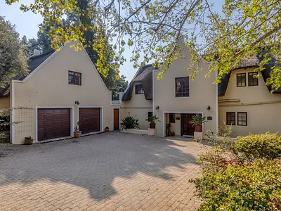 3 Bedroom House For Sale in Sandton - FHlc.webp