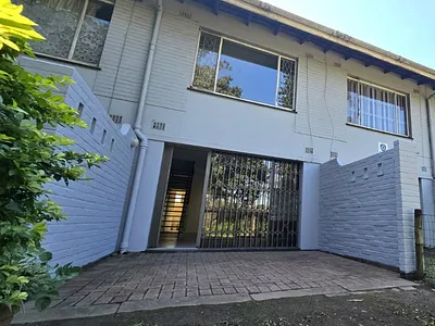 2 Bedroom Townhouse For Sale in Pinetown - r5GC.webp