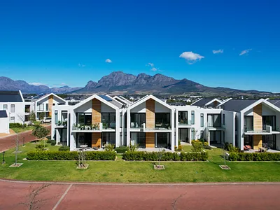 2 Bedroom Apartment For Sale in Paarl - rMGc.webp