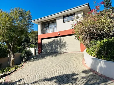 4 Bedroom House For Sale in East London - tQ6q.webp