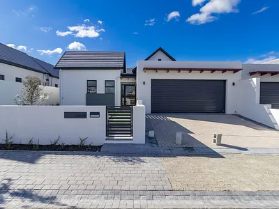 3 Bedroom House For Sale in Somerset West - itEG.webp
