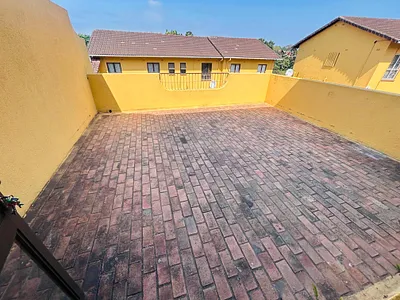3 Bedroom Apartment For Sale in Empangeni - 94J0.webp