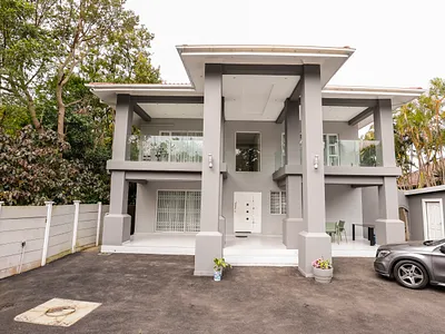 5 Bedroom House For Sale in Durban North - lwdF.webp